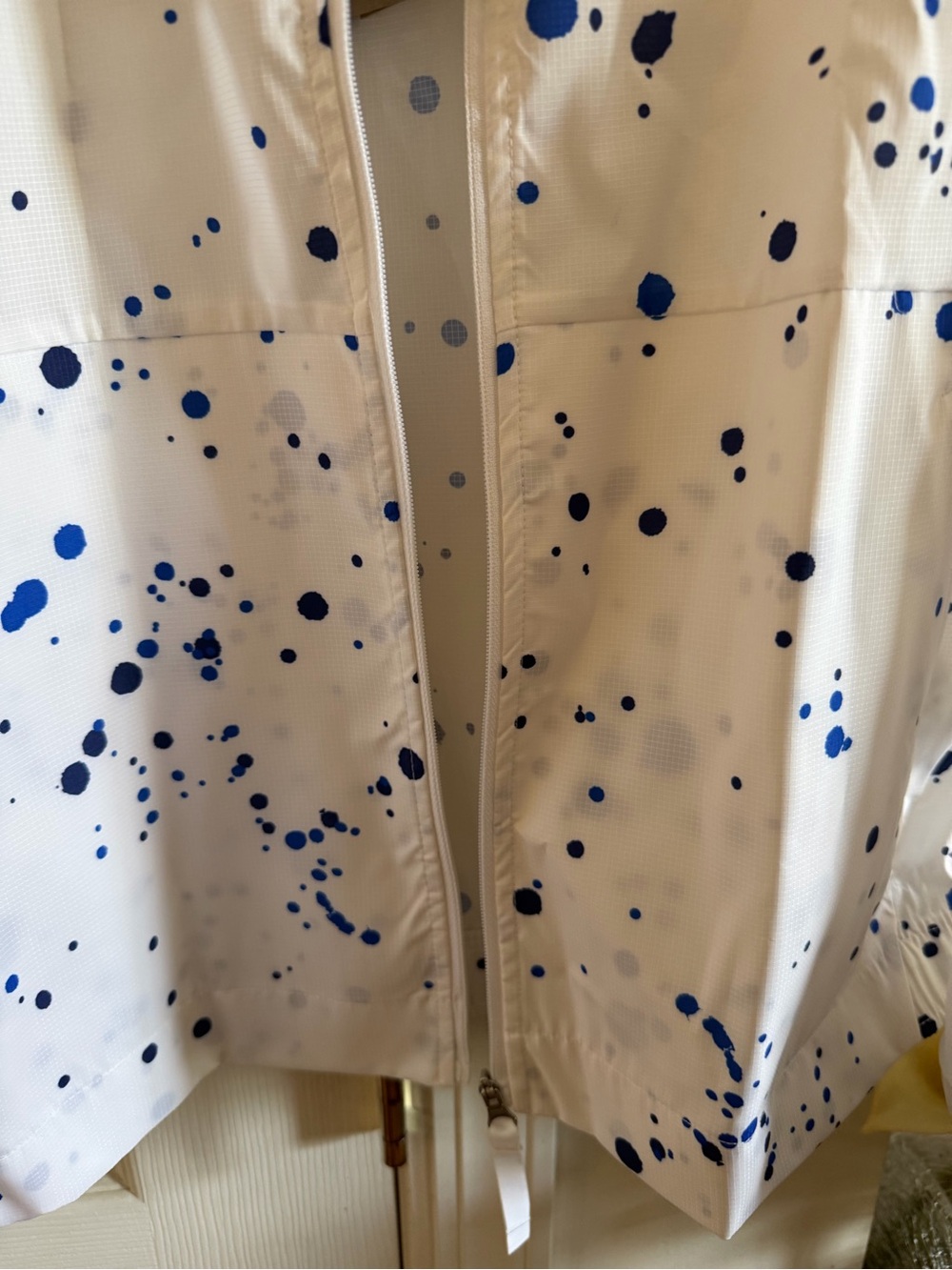 Nike with Blue Paint-Splatter - Picture 5 of 9